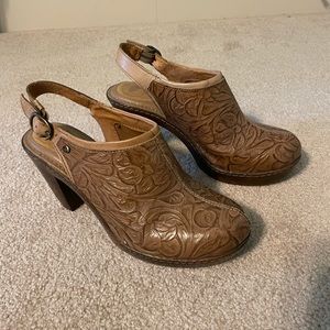 Authentic leather heeled shoe